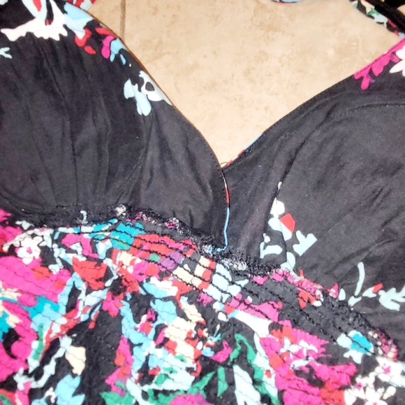 CUTE HALTER DRESS!! 👗 - Picture 5 of 8